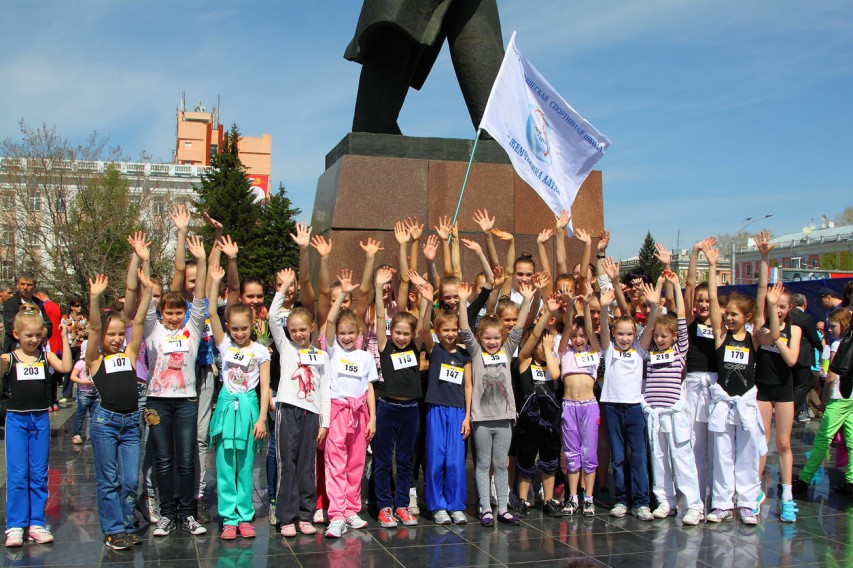 В Барнауле прошел праздничный пробег «Кольцо Победы»